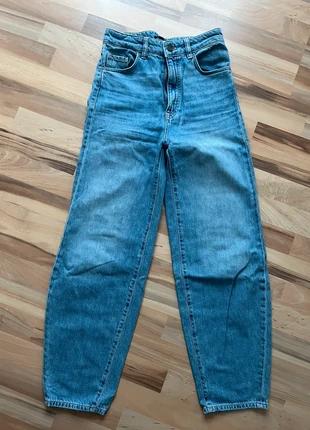 Hellblaue Jeans von Massimo Dutti, brand: Massimo Dutti, condizioni: Ottime, taglia: XS / IT 38 / EU 34, €18.00, €19.60 include la Protezione acquisti