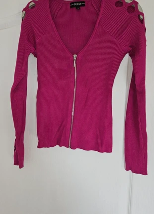 Pull guess rose fushia a trous sur les manches, brand: GUESS, condition: New without tags, size: M, €13.00, €14.35 includes Buyer Protection
