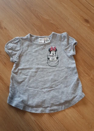 Graues Tshirt, merk: H&M, staat: Heel goed, maat: 9-12 maanden / 74 cm, € 1,50, € 2,28 inclusief Kopersbescherming