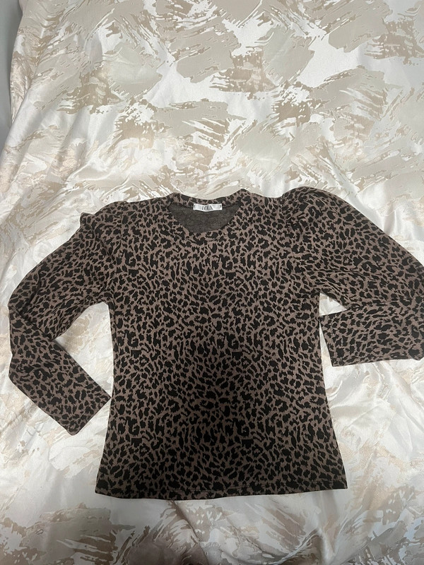 Leopard print puff sleeve top 1