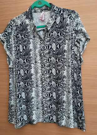 Mooi leuk bloesje met kort mouw´ke en plooitjes op de rug modetrend nu., marque: Miss Etam, état: Très bon état, taille: XXXL / 46 / 18, 5,00 €, 5,95 € Protection acheteurs incluse