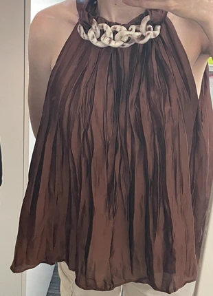 Chique bruine zomer top met Kettingdetail | Maat M | Chocoladebruin & Plissé, marque: Zara, état: Très bon état, taille: M / 38 / 10, 14,95 €, 16,40 € Protection acheteurs incluse