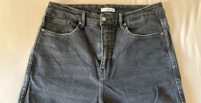 Jean slim taille haute noir délavé Good American - photo numéro 7