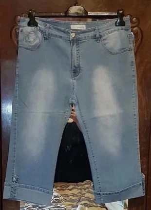 Jeans 3/4 Femme, état: Très bon état, taille: 4XL / 48 / 20, 15,00 €, 16,45 € Protection acheteurs incluse