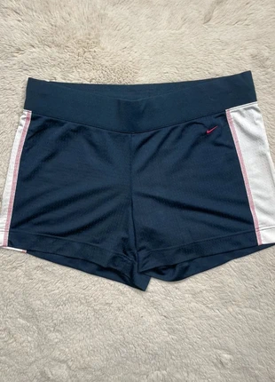 Short de sport Nike bleu marine enfant taille L (12/14 ans), brand: Nike, condition: Very good, size: L / 40 / 12, €6.00, €7.00 includes Buyer Protection