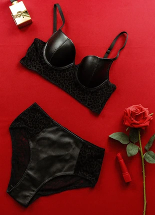 Ensemble Oksana - Cuir noir & résille léopard XS (85B) - Collection Lady Impertinente, marque: Lady Impertinente, état: Neuf avec étiquette, taille: XS / 34 / 6, 36,00 €, 38,50 € Protection acheteurs incluse