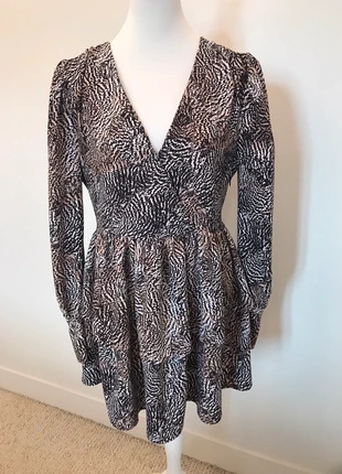 Robe H&M taille 42, merk: H&M, staat: Heel goed, maat: XL / 42 / 14, € 3,00, € 3,85 inclusief Kopersbescherming