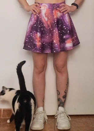 Falda skater estampado de galaxia, merk: Local, staat: Nieuw zonder prijskaartje, maat: M / 38 / 10, € 5,00, € 5,95 inclusief Kopersbescherming