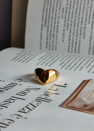 Anello moderno a forma di cuore placcato oro, brand: Modern Style, condizioni: Nuovo senza cartellino, taglia: Regolabile, €9.00, €10.15 include la Protezione acquisti