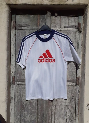 Adidas vintage t-shirt - XL red flock spellout
, marque: adidas, état: Très bon état, taille: XL, 25,00 €, 26,95 € Protection acheteurs incluse