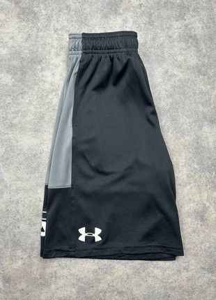 Short Under Armour | Taille M Enfant | Couleur Noir, Gris, marque: Under Armour, état: Très bon état, taille: M, 10,00 €, 11,20 € Protection acheteurs (Pro) incluse