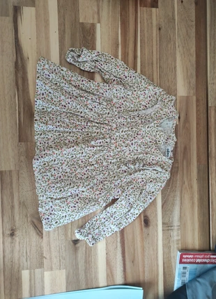 Blouse fleuri, merk: Gémo, staat: Heel goed, maat: 9-12 maanden / 74 cm, € 1,00, € 1,75 inclusief Kopersbescherming