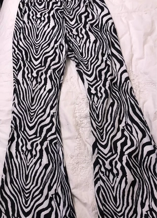 pantalon évasé vintage/y2k à motifs imprimés, brand: Shein, condition: Very good, size: S / 36 / 8, €5.00, €5.95 includes Buyer Protection