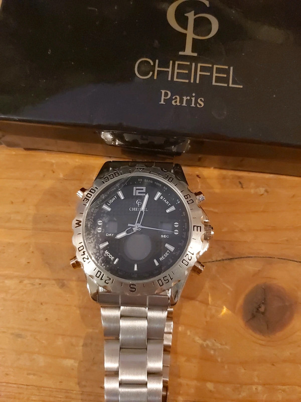 Montre neuve cheifel remettre une pile