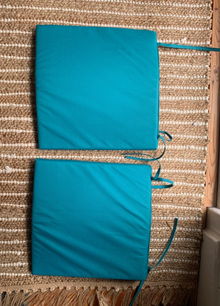 Outdoor chair cushions with ties teal color 39 x 39xm, brand: no brand, condizioni: Ottime, taglia: 40 x 40 cm, €5.00, €5.95 include la Protezione acquisti