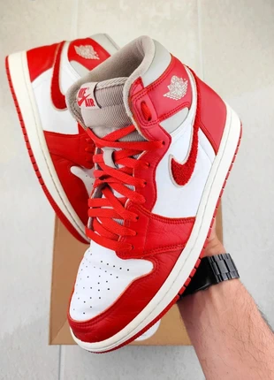 Baskets Sneackers Jordan 1 Retro High OG << Varsity Red >> Taille 41, merk: Jordan, staat: Heel goed, maat: 41, € 65,00, € 68,95 inclusief Kopersbescherming Pro
