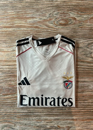 Maillot Benfica - Taille L - Neuf Jamais porté, état: Neuf sans étiquette, taille: L, 14,99 €, 16,44 € Protection acheteurs incluse