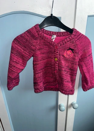 Gilet fuchsia à boutons – 12 mois – Orchestra, merk: Orchestra, staat: Heel goed, maat: 12-18 maanden / 80 cm, € 2,00, € 2,80 inclusief Kopersbescherming