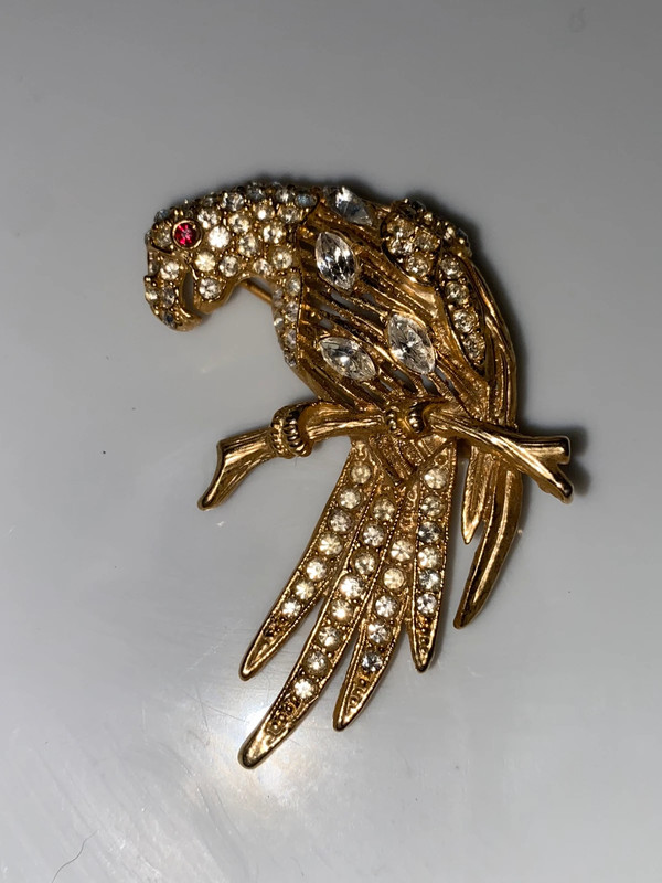 Vintage goldtone metal bird brooch on perch clear snd red faceted stones 4