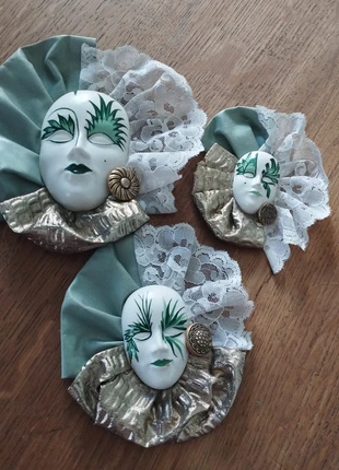 Lot de trois masques décoratif Venise porcelaine et tissu, état: Très bon état, 2,00 €, 2,80 € Protection acheteurs (Pro) incluse