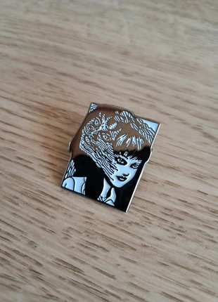 Junji Ito Tomie metal pin, état: Très bon état, 6,00 €, 7,00 € Protection acheteurs incluse