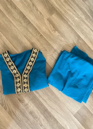 Ensemble Bleu, merk: Boutique Parisienne, staat: Heel goed, maat: Universele maat, € 8,00, € 9,10 inclusief Kopersbescherming