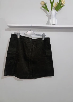 Ladies green corduroy skirt, marque: New Look, état: Très bon état, taille: XXL / 44 / 16, 4,00 €, 4,90 € Protection acheteurs incluse