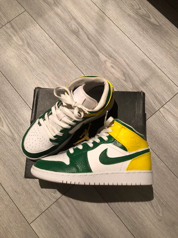 Jordan 1 mid Bresil custom Vinted