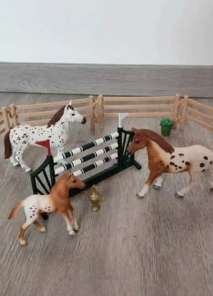 Lot Schleich 3 chevaux et accessoires, marke: Schleich, zustand: Sehr gut, größe: Einheitsgröße, 24,00 €, 25,90 € inklusive Vinted-Käuferschutz
