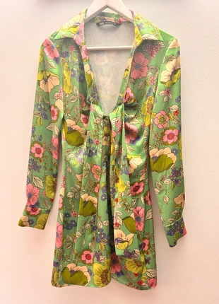 Vestido mini floral satinado – Zara (Talla XS), marque: Zara, état: Neuf sans étiquette, taille: XS / 34 / 6, 10,00 €, 11,20 € Protection acheteurs incluse