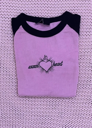 Y2k T-shirt <3, marca: Bershka, estado: Novo sem etiquetas, tamanho: XS / 34 / 6, €8.00, €9.10 inclui Proteção do Comprador