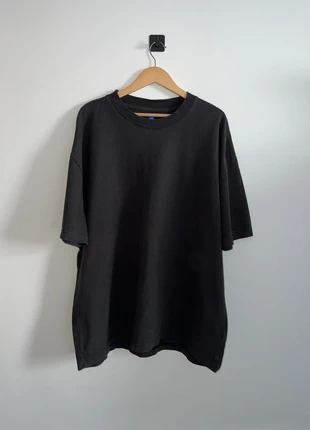 Yeezy Gap Tee unreleased black taille XL, marke: Yeezy, zustand: Neu, größe: XL, 30,00 €, 32,20 € inklusive Vinted-Käuferschutz