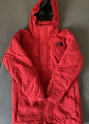 Manteau The North Face rouge Hyvent M brodé, marke: The North Face, zustand: Sehr gut, größe: M, 99,99 €, 105,69 € inklusive Vinted-Käuferschutz