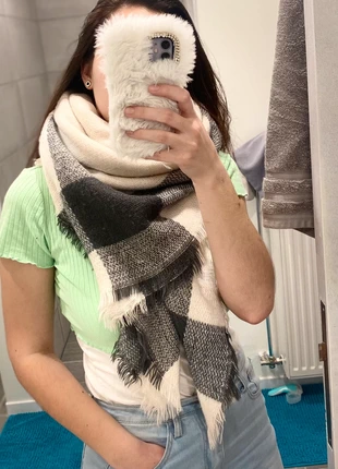 Écharpe HYPER grande!, staat: Goed, € 1,00, € 1,75 inclusief Kopersbescherming