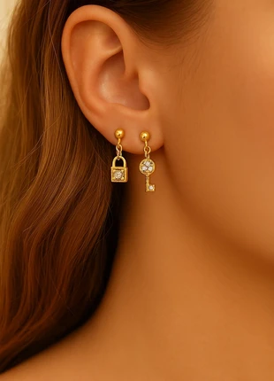 Boucles d’oreilles plaqué or – Clé & Cadenas, merk: l’Atelier de DaliA, staat: Nieuw met prijskaartje, € 14,00, € 15,40 inclusief Kopersbescherming