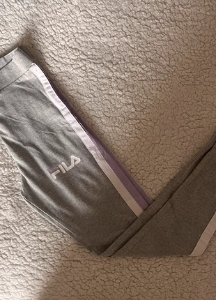 Jogging FILA gris bandes violettes – Taille XS (8), marke: FILA, zustand: Sehr gut, größe: XS / 34 / 6, 6,00 €, 7,00 € inklusive Vinted-Käuferschutz