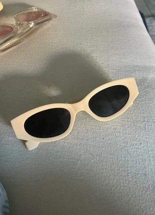 lunettes de soleils beige, marque: Dolls Kill, état: Neuf sans étiquette, 2,30 €, 3,12 € Protection acheteurs incluse