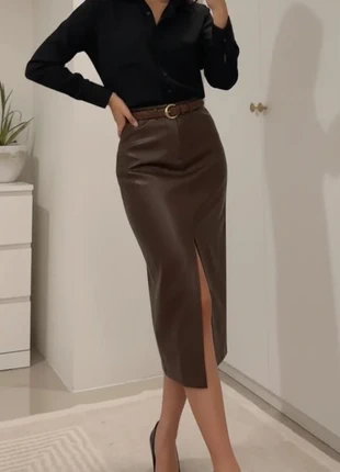 Jupe midi fendue en simili cuir marron, coupe chic taille M, marca: Vintage Chic, estado: Muito bom, tamanho: M / 38 / 10, €44.90, €47.85 inclui Proteção do Comprador