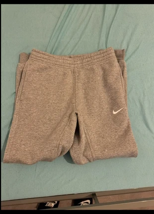 Jogging Nike Gris Essential, merk: Nike, staat: Nieuw zonder prijskaartje, maat: S, € 18,00, € 19,60 inclusief Kopersbescherming