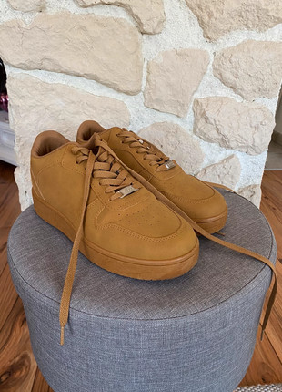 Low Sneakers , marque: New Yorker, état: Très bon état, taille: 39, 8,00 €, 9,10 € Protection acheteurs incluse