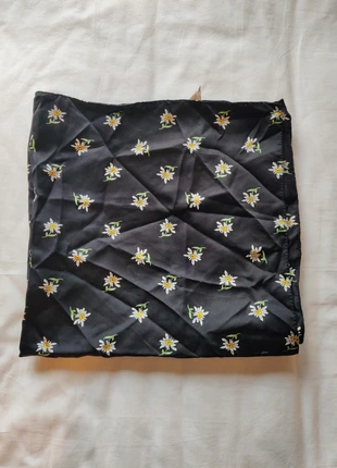 Vintage daisy scarf, brand: Vintage, condition: Very good, €4.00, €4.90 includes Buyer Protection