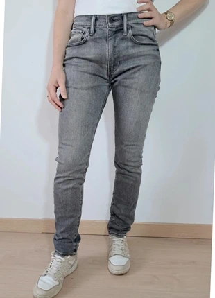 Jeans femme gris levis 519 - W31 L32 - taille 38 / M, marke: Levi's, zustand: Sehr gut, größe: M / 38 / 10, 15,00 €, 16,45 € inklusive Vinted-Käuferschutz