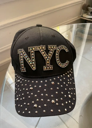 NYC Rhinestone Hat, merk: NYC, staat: Heel goed, maat: Universele maat, € 12,00, € 13,30 inclusief Kopersbescherming