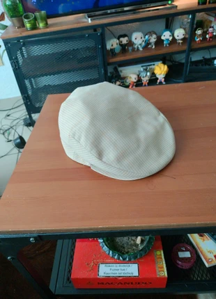 Beige checkered grandfathers cap, merk: Vintage Dressing, staat: Heel goed, maat: L, € 12,00, € 13,30 inclusief Kopersbescherming