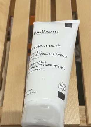 Shampoing antipelliculaire cheveux gras, marca: Ivatherm, estado: Novo com etiquetas, €18.00, €19.60 inclui Proteção do Comprador