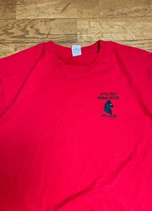 Bright Red Fairy Tale Embroidered Tee T-Shirt, Size M, marca: Fruit of the Loom, estado: Nuevo sin etiquetas, tamaño: M, 2,50 €, 3,33 € Protección al comprador incluida