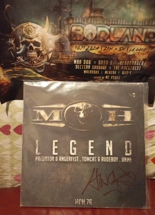 Vinyl dédicace par Angerfist MoH 76, condition: Very good, €79.99, €84.69 includes Buyer Protection