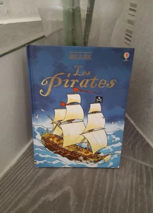 Magnifique livre sur les pirates !, staat: Heel goed, € 6,99, € 8,04 inclusief Kopersbescherming