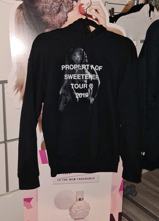 Sweetener clearance tour sweatshirt