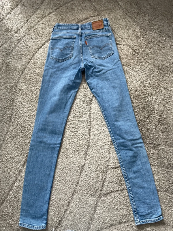 Jeans Levis femme 721 w25 L32 - photo numéro 2